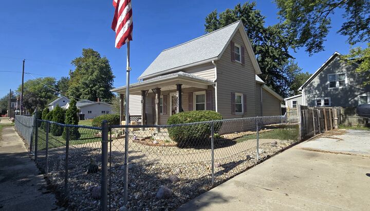 Property Photo: 110 E Crosley Street IL 61749