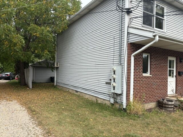 Property Photo: 322 W Railroad Street 3 IL 60152
