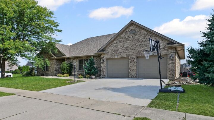 Property Photo:  2604 Muirfield Place  IL 61802