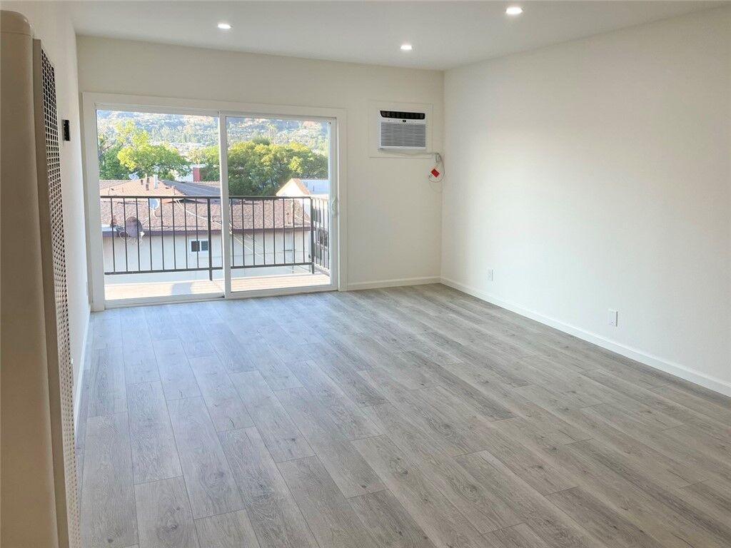 Property Photo:  409 Burchett Street 311  CA 91203 