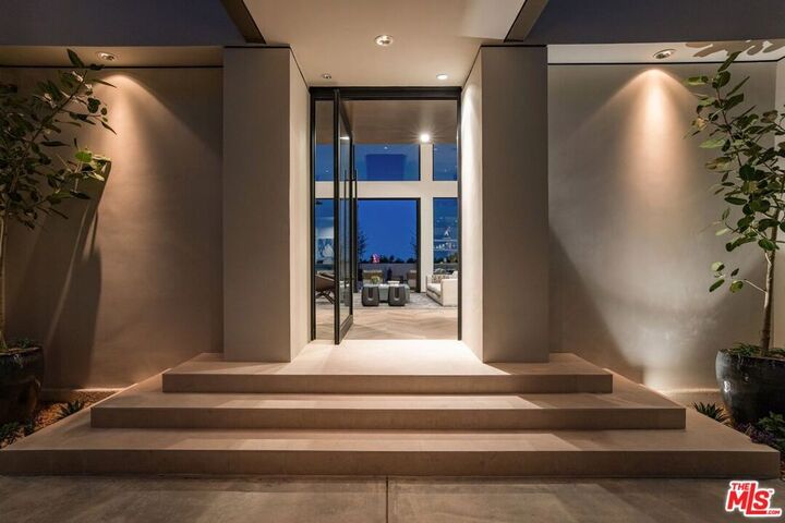 Property Photo:  9405 Sierra Mar Place  CA 90069 