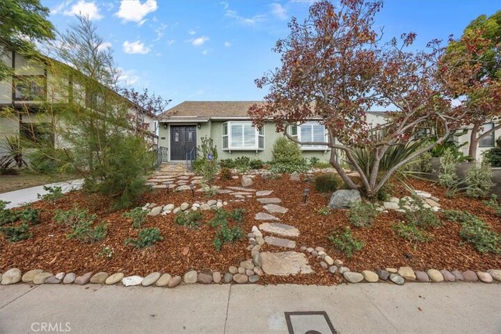 7817 Truxton Ave  Los Angeles CA 90045 photo