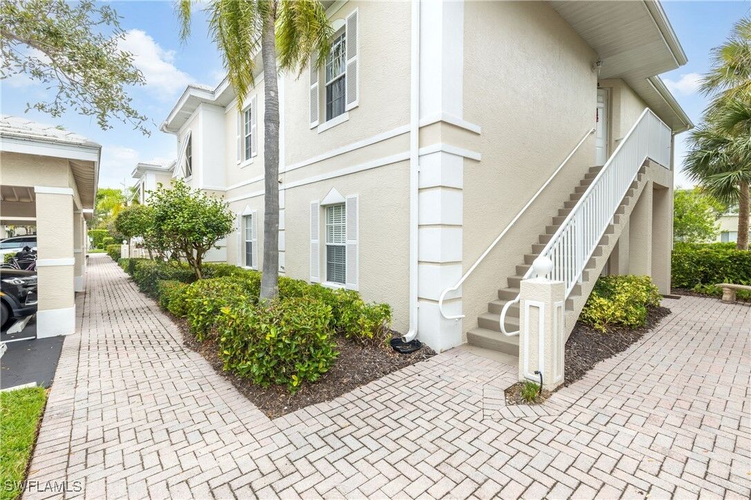 Property Photo: 1405 Sweetwater Cove 204 FL 34110