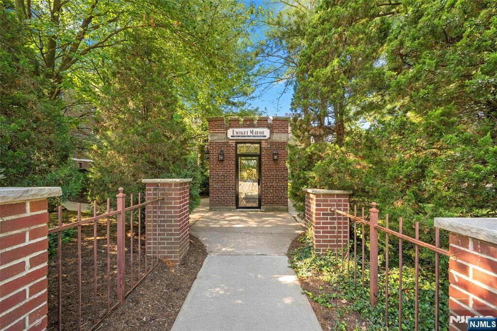 Property Photo:  100 E Palisade Avenue B31  NJ 07631 