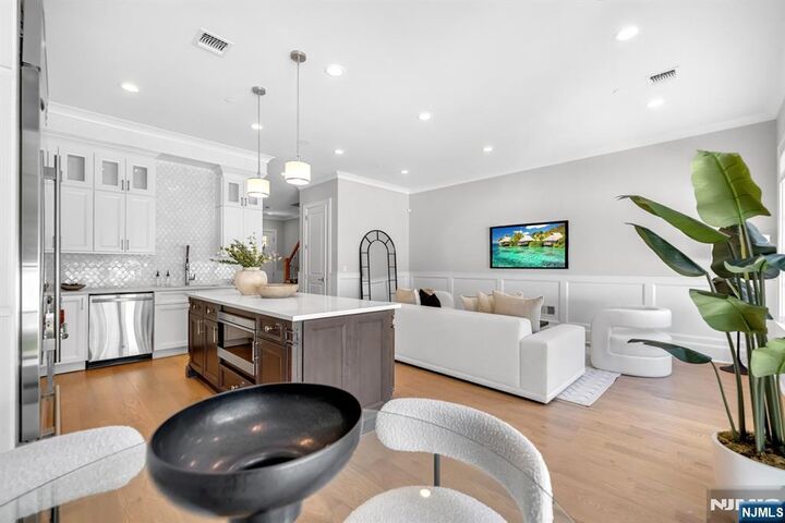 Property Photo:  12 Gabriel Court 12  NJ 07652