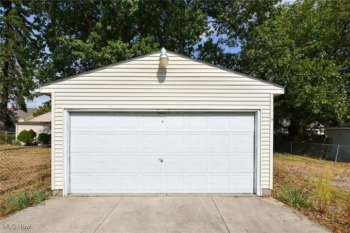 Property Photo:  633 Barbara Avenue  OH 44306 
