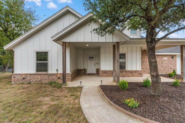 Property Photo: 117 Ronnie Lane TX 76088