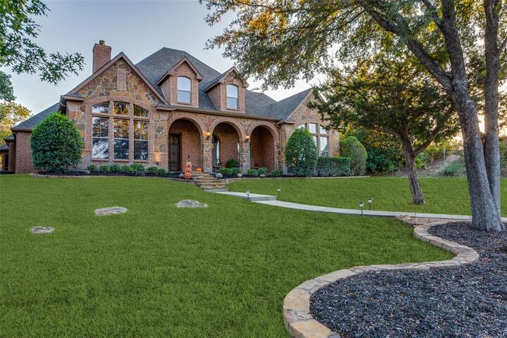Property Photo: 100 Stone Canyon Circle TX 76108