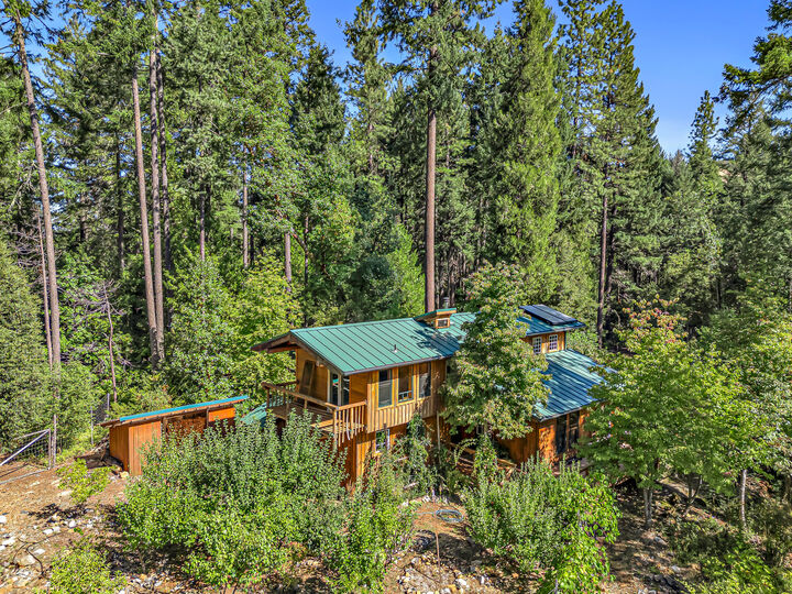 Property Photo: 3496 East Fork Road OR 97544