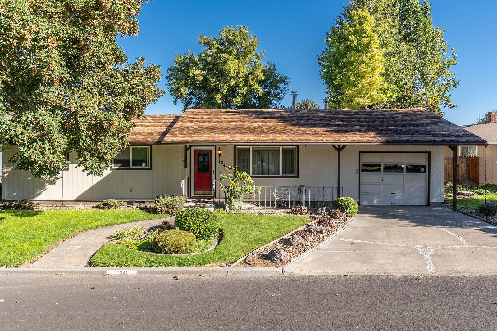 Property Photo: 1241 SE 7th Street OR 97754