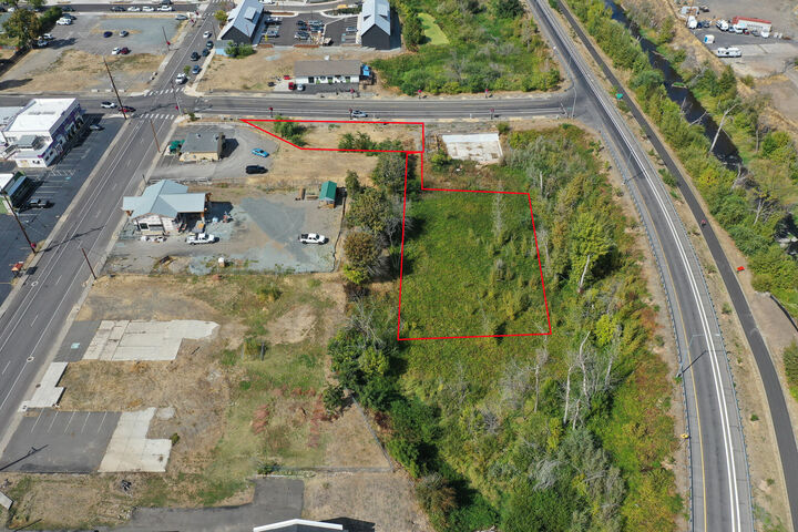 Property Photo: 105 W First Street OR 97535