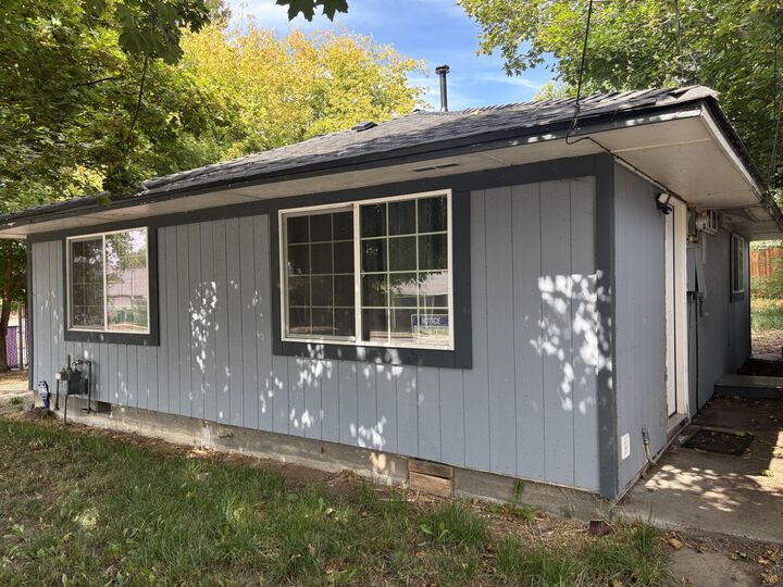 Property Photo: 2325 Home Avenue OR 97601
