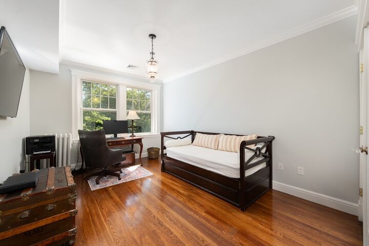 Property Photo:  19 Thatcher St E1-3  MA 02446 