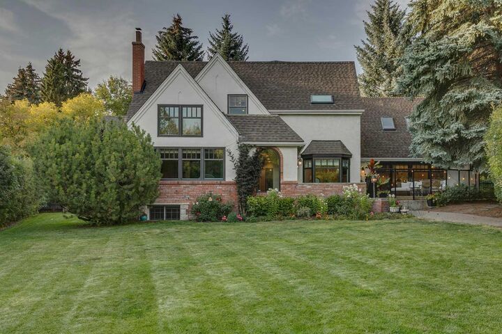 Property Photo: 2409 Carleton Street SW AB T2T 3K6