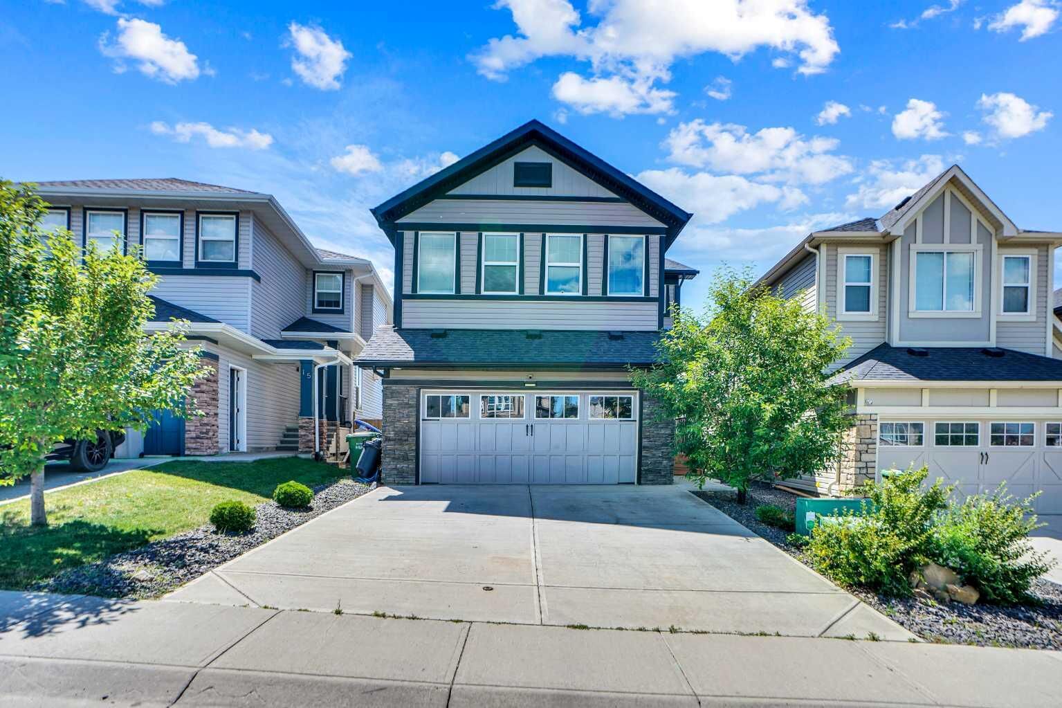 Property Photo:  19 Hillcrest Link SW  AB T4B 4B1 