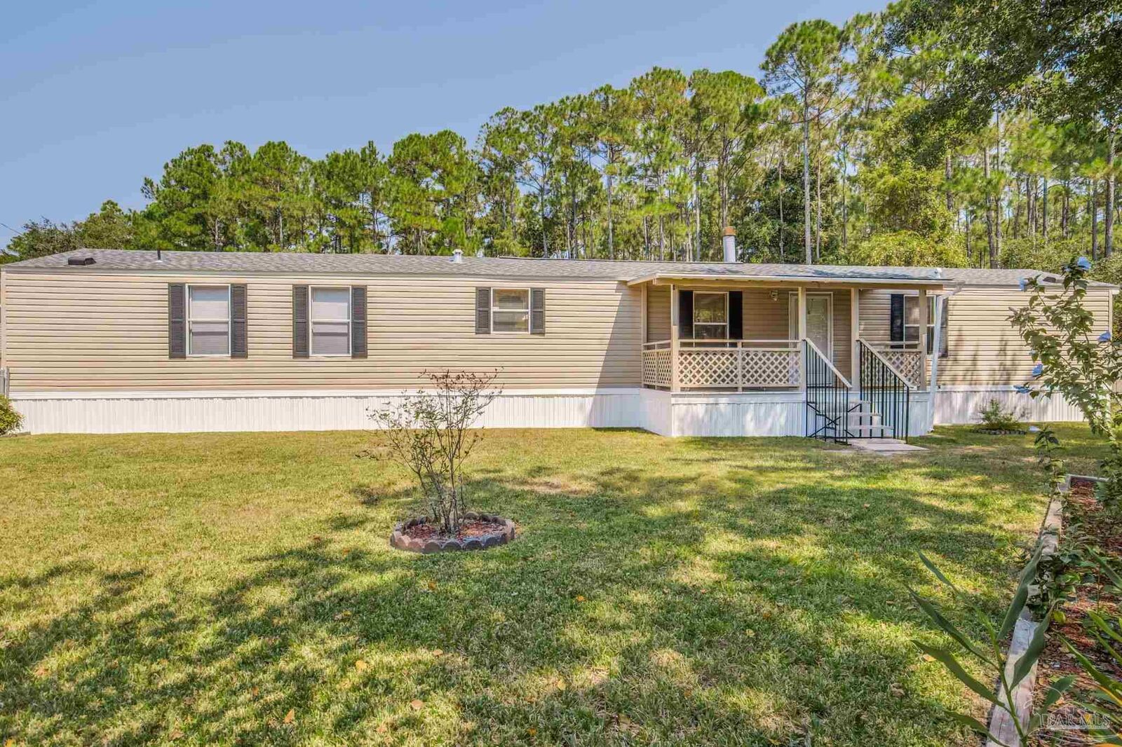 Property Photo: 205 Bridge City Dr FL 32506