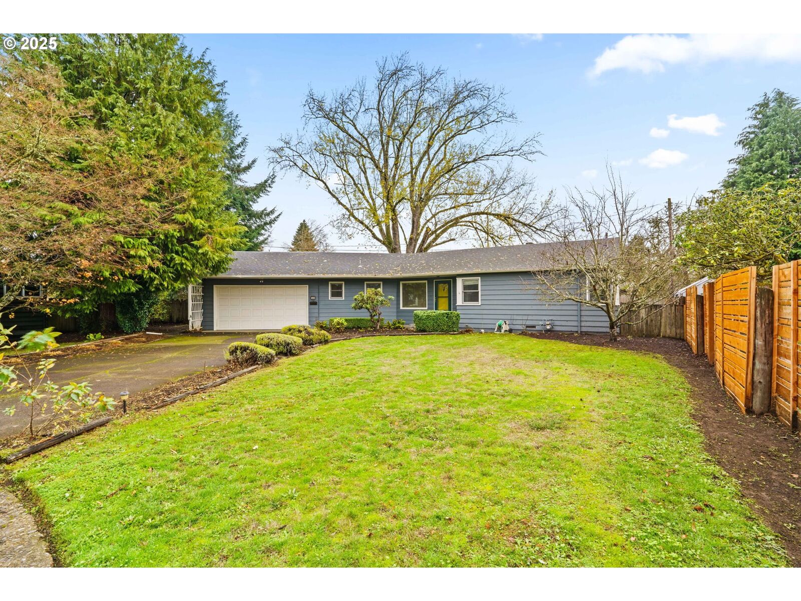 Property Photo:  341 Ransom Ct  OR 97401 