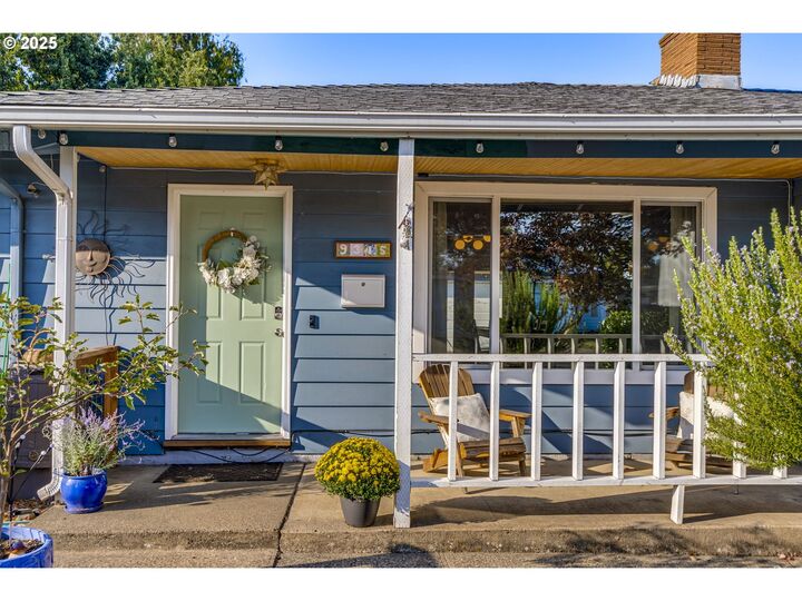 Property Photo: 9315 SE Clay St OR 97216