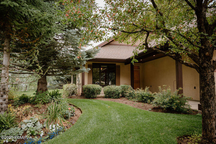 Property Photo: 1084 Matterhorn Court UT 84049