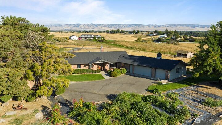 Property Photo: 117 Narcissa Place WA 99362