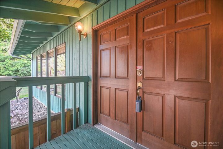 Property Photo:  4726  Picnic Point Rd  WA 98026 