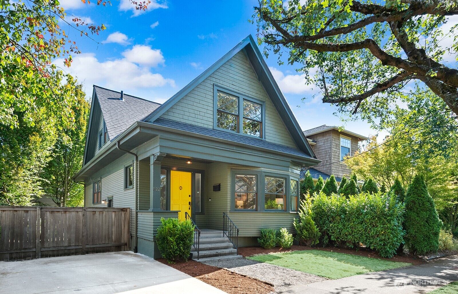 Property Photo: 822 24th Avenue WA 98122