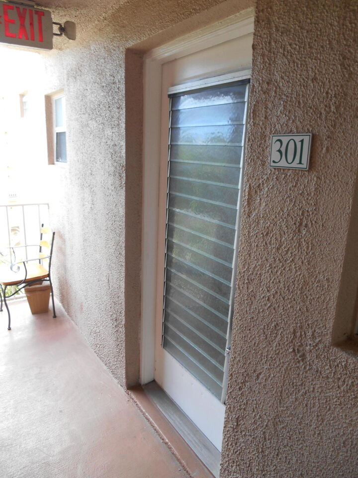 Property Photo:  2615 NE 1st Court 301  FL 33435 