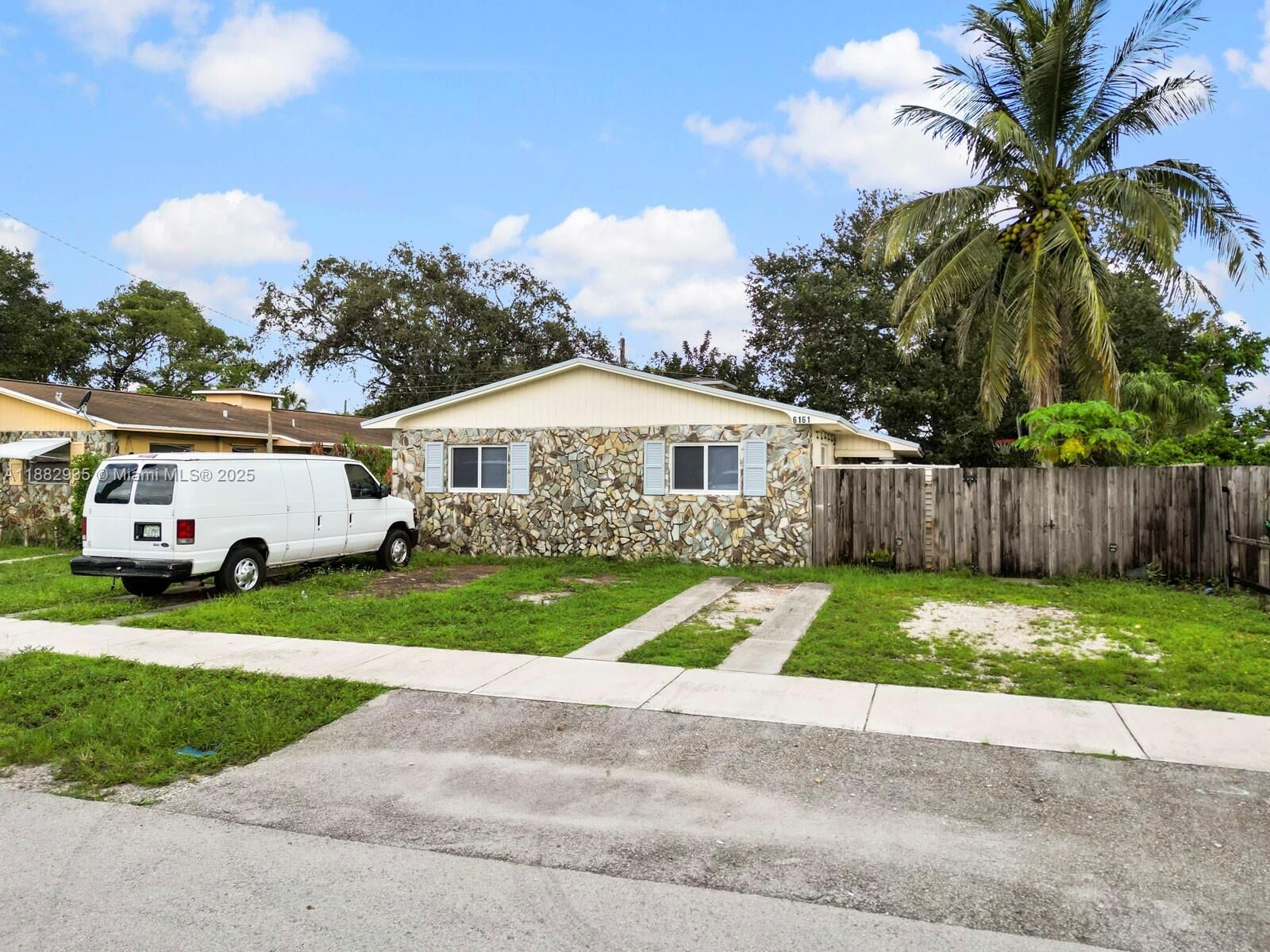 Property Photo:  6165 SW 44th St 2  FL 33314 