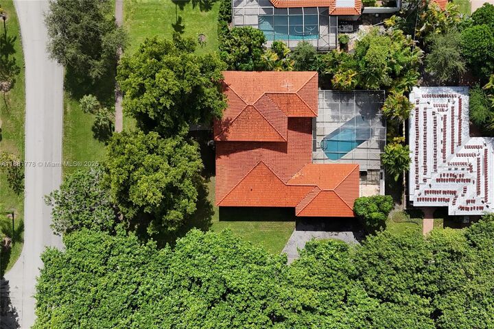 Property Photo: 2700 Granada Blvd FL 33134