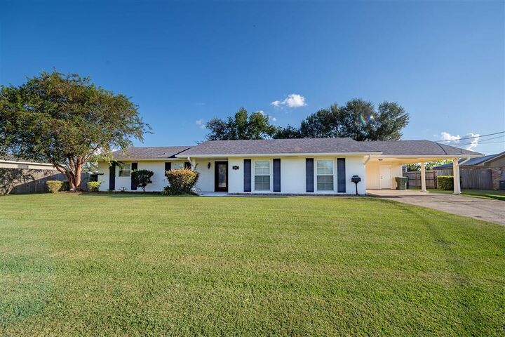 Property Photo:  809 Garden Lane  LA 70605 