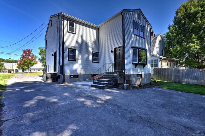 Property Photo:  66 Hollister Street  CT 06042 