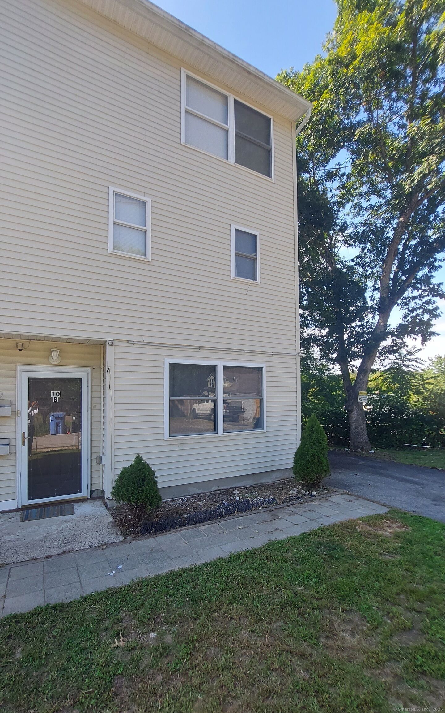 Property Photo:  10 Hillcrest Street B  CT 06360 