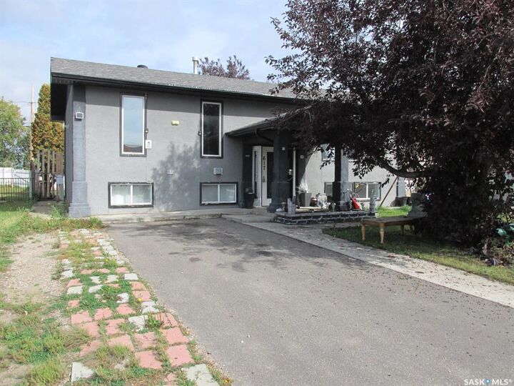 617 8th Avenue W — photo 1
