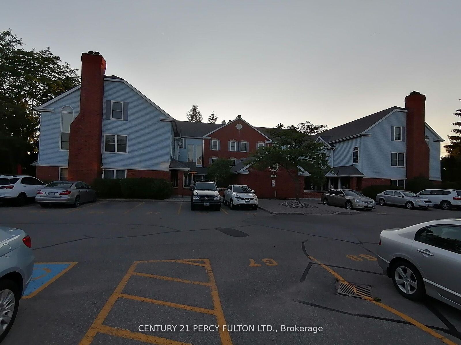 Property Photo:  