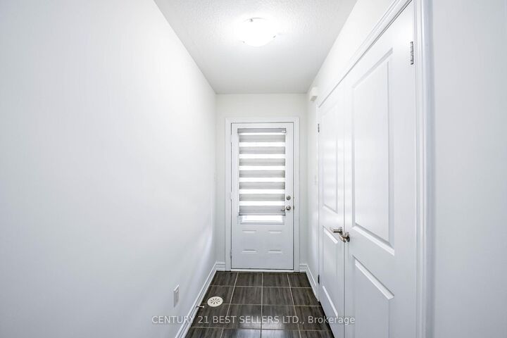 Property Photo:  23 Rapids Lane  ON L8K 0A4 