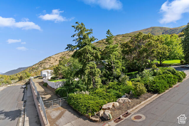 Property Photo:  2273 E Snoqualmie Cir Dr S  UT 84040 