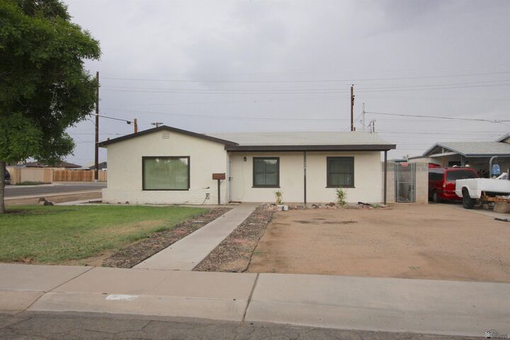 Property Photo: 1338 S 11 Ave AZ 85364