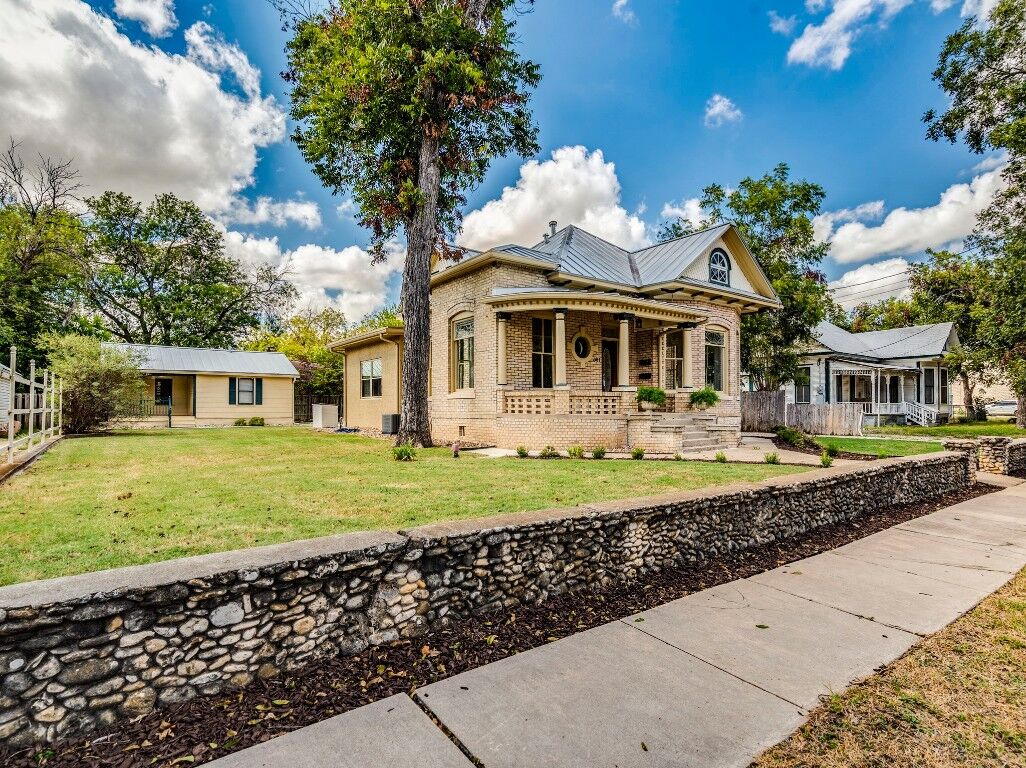 Property Photo:  351 N Guenther Avenue  TX 78130 