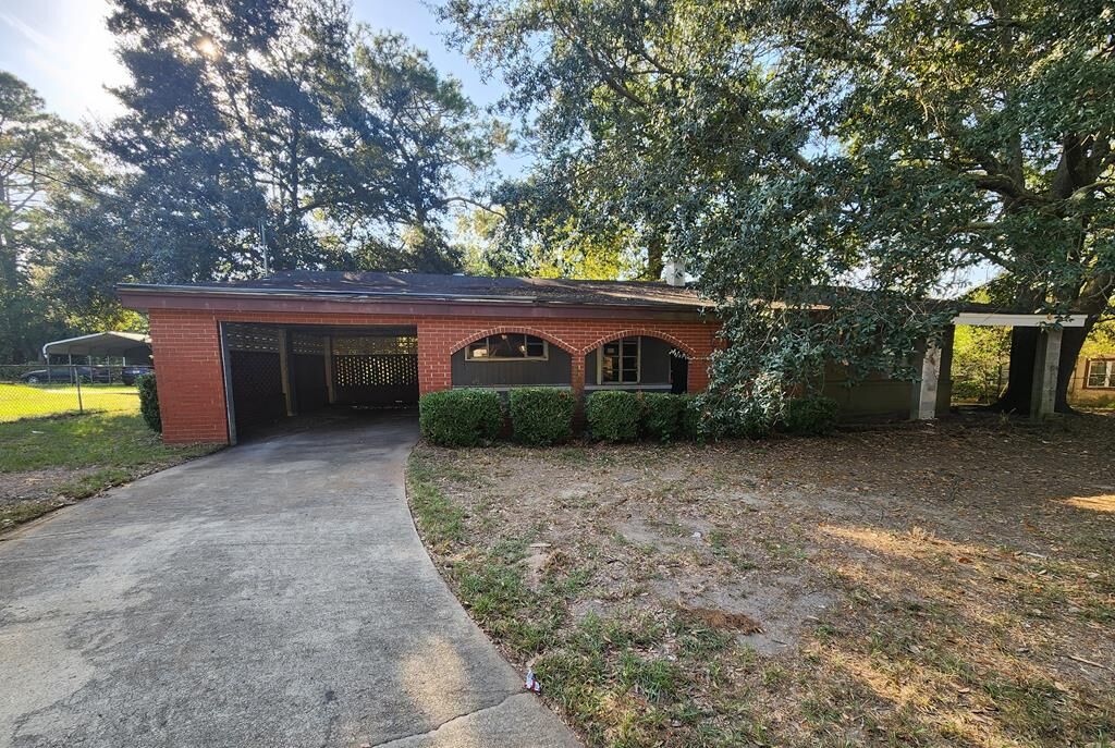 Property Photo:  1618 Beverly Ave  GA 31705 