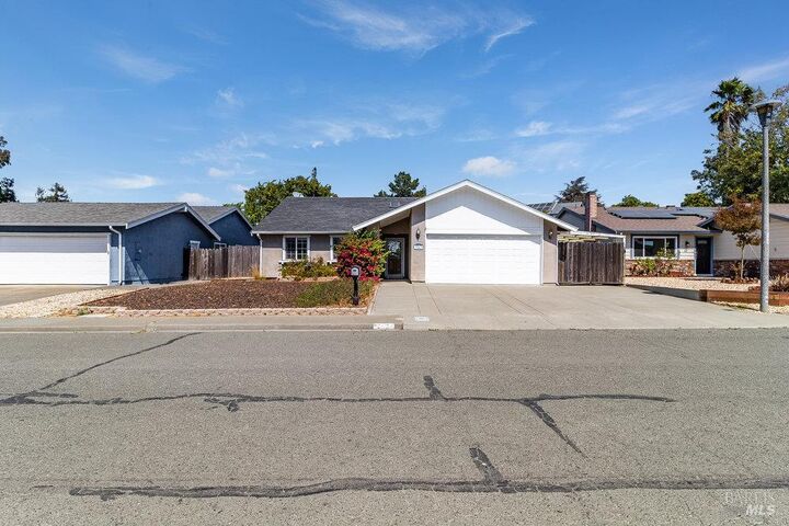 Property Photo:  253 Carlisle Way  CA 94510 