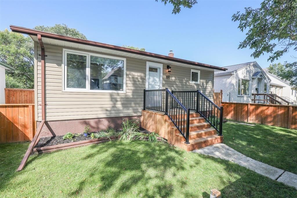 Property Photo:  611 Kylemore Avenue  MB R3L 1B5 