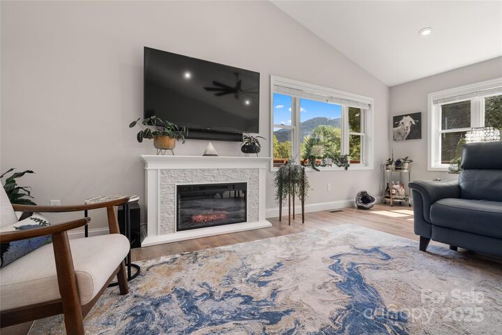 Property Photo: 118 Rolling Lane NC 28751