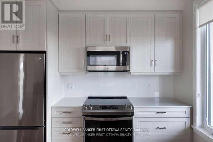 Property Photo:  150 Boundstone Way 301  ON K2T 0M7 