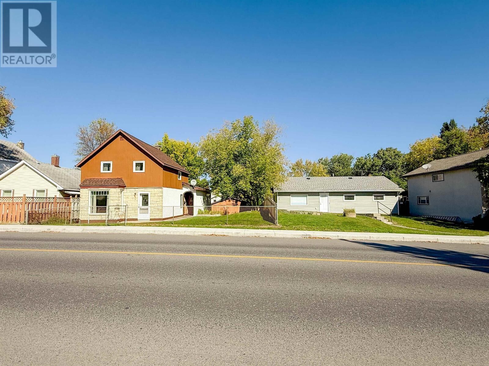 Property Photo:  522 & 528 Second Street South  ON P9N 1G8 