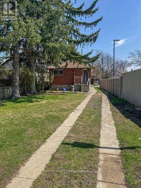 Property Photo:  67 Sackville Street Upper  ON N5Z 2E3 