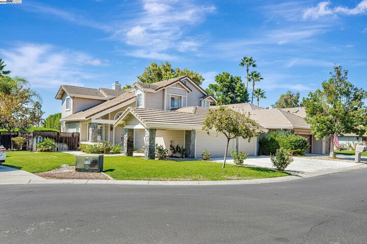 Property Photo:  2236 Colonial Ct  CA 94505 
