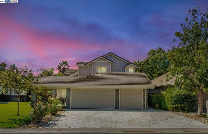 Property Photo:  2236 Colonial Ct  CA 94505 