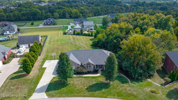 Property Photo: 354 Peach Orchard Cir KY 40023