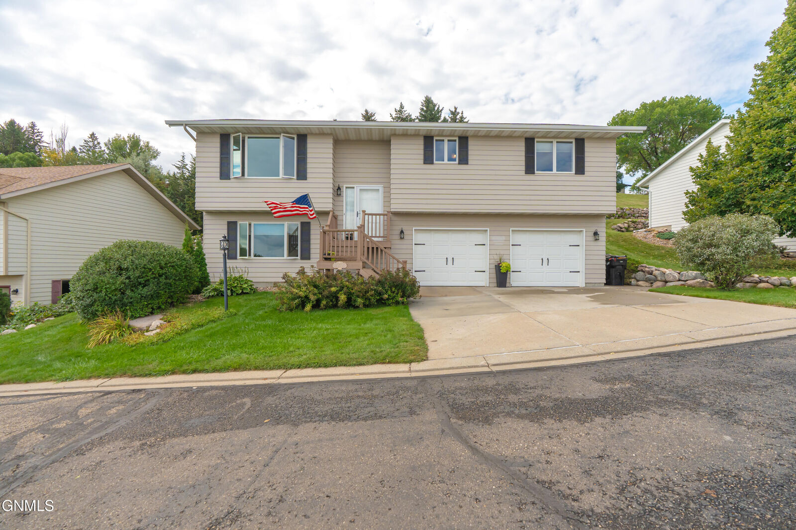 Property Photo:  1512 Morning View Court  ND 58501 