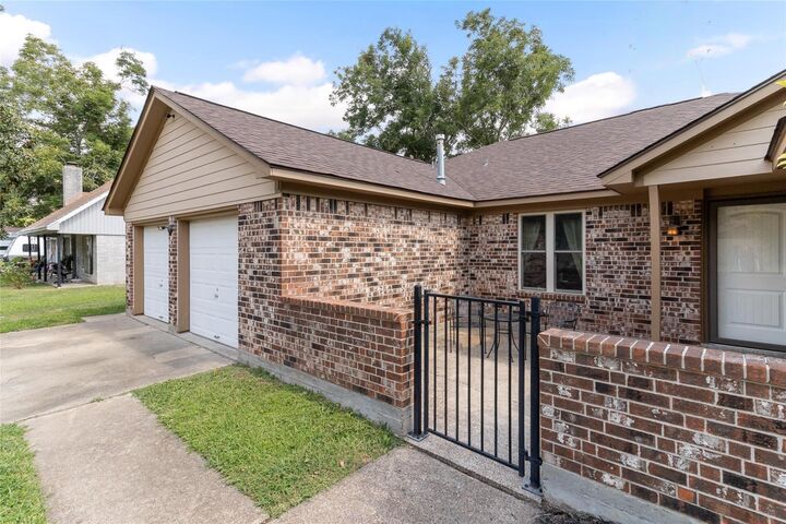 Property Photo:  104 Dogwood Street  TX 77566 